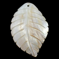 Cáscara blanca colgantes, Nácar Blanca, Hoja, 45~54X81~91X5mm, agujero:aproximado 3mm, Vendido por UD