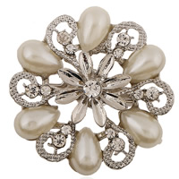 Broche de perlas plástica, aleación de zinc, con Perlas de plástico ABS, Flor, chapado en color de platina, con diamantes de imitación, libre de níquel, plomo & cadmio, 48x48mm, Vendido por UD