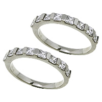 Cubic Zirconia anillo de dedo de acero inoxidable, con circonia cúbica, color original, 3mm, tamaño:8, Vendido por UD