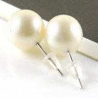 ABS-Kunststoff-Perlen Ohrstecker, mit Kunststoff Ohrmutter, Edelstahl Stecker, rund, weiß, 5-10mm, verkauft von Paar