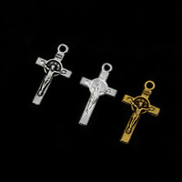 Pendentifs croix en alliage de zinc  , Crucifix, Placage, bijoux Christian & avec le motif de lettre, plus de couleurs à choisir, sans plomb et cadmium, 23mm Environ 2mm Vendu par sac