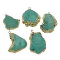 Pendentifs Turquoise synthétiques, avec alliage de zinc, Placage de couleur d'or - Environ 2mm, Environ Vendu par sac