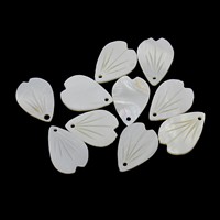 Freshwater Shell Pendant, Leaf Approx 0.8mm 