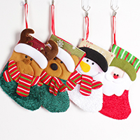 Achetez le stockage et le support de Noël pour votre Mantel, velours de coton, avec ruban de satin, chaussette de noël, Bijoux de Noël & styles différents pour le choix Vendu par PC