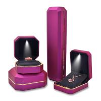 пластик Коробка для показа ювелирных изделий, покрыт лаком, со светодиодным светом & разные стили для выбора, Много цветов для выбора, продается PC