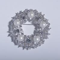 Messing Brosche, mit Kunststoff Perlen, platiniert, Micro pave Zirkonia & für Frau, 65*65mm, verkauft von PC