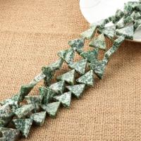 Perles en pierres aux taches vertes, Pierre de tache vert, triangle, DIY, 20mm, Vendu par brin