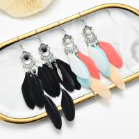 Mode boucle d'oreille plume, alliage de zinc, avec plume, Placage de couleur argentée, pour femme, plus de couleurs à choisir Vendu par paire