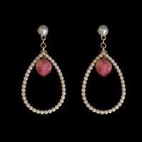 Boucle d'oreille de Perles verre, laiton, avec perle de verre & résine, Placage de couleur d'or, bijoux de mode, couleurs mélangées, 55mm, Vendu par paire