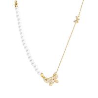 Collier de perles en plastique, Acier titane, avec Plastique ABS perle, avec 1.97 chaînes de rallonge, papillon, Plaqué d'or, bijoux de mode & pavé de micro zircon & pour femme, doré .5 cm, Vendu par PC