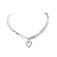 Collier de perles en plastique, 314 acier inoxydable, avec perle de plastique, coeur, bijoux de mode & pour femme & creux, couleur originale Environ 17.7 pouce, Vendu par PC