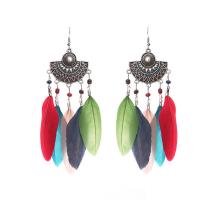 Mode boucle d'oreille plume, alliage de zinc, avec Seedbead & plume, Plaqué de couleur d'argent, style folk & pour femme, plus de couleurs à choisir Vendu par paire