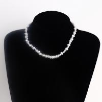 Plastik-Perlenkette, Zinklegierung, mit ABS-Kunststoff-Perlen, mit Verlängerungskettchen von 5cm, Modeschmuck & für Frau, weiß, Länge:37 cm, verkauft von Strang