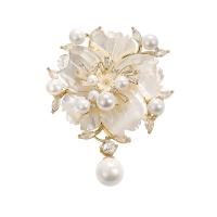 Shell Brooch, Brass, with Pearl Oyster, Flower, Vacuum Ion Plating, fashion jewelry & micro pave cubic zirconia & for woman, golden 