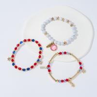 Acrylique Bracelets en Alliage de zinc , avec Acrylique, bijoux de mode & pour femme & avec strass, plus de couleurs à choisir, Diamètre inté Environ 68mm, Vendu par PC[