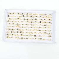 En alliage de zinc Bague, avec boîte de papier & Éponge & strass & Acrylique, Placage de couleur d'or, bijoux de mode & unisexe & mélangé, couleurs mélangées, inner ~20mm, Vendu par boîte