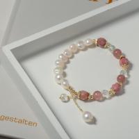 Bracelets perles de pierres semi-précieuses, Strawberry Quartz, avec perle d'eau douce cultivée & cristal & alliage de zinc, Placage de couleur d'or, bijoux de mode & unisexe, couleurs mélangées, 6-7mm Environ 18 cm, Vendu par PC[