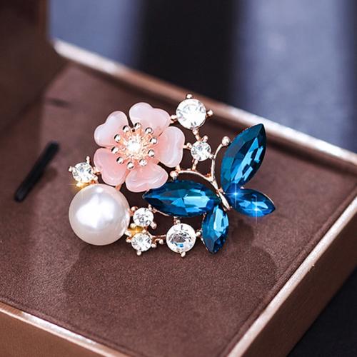 Crystal Brooch, Zinc Alloy, with Crystal & Plastic Pearl, Butterfly, fashion jewelry & for woman 
