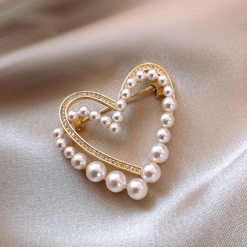 Plastic Pearl Brooch, Zinc Alloy, with Plastic Pearl, Heart, plated, fashion jewelry & with rhinestone, golden 