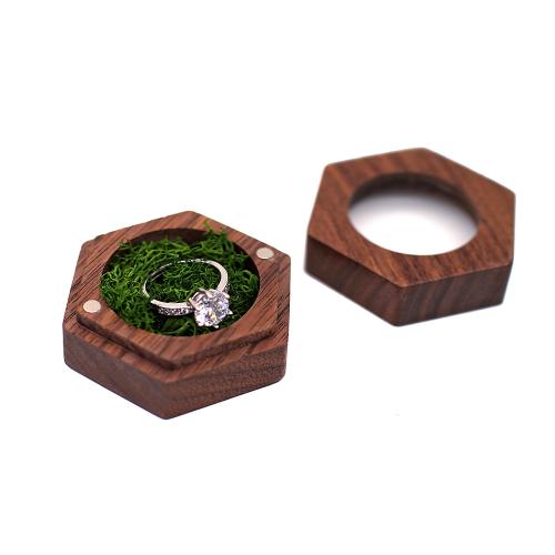 Walnut wood Single Ring Box, portable [