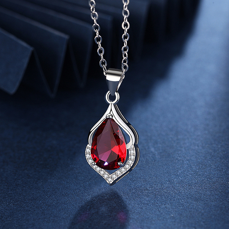 Red diamond/single pendant (not including chain)