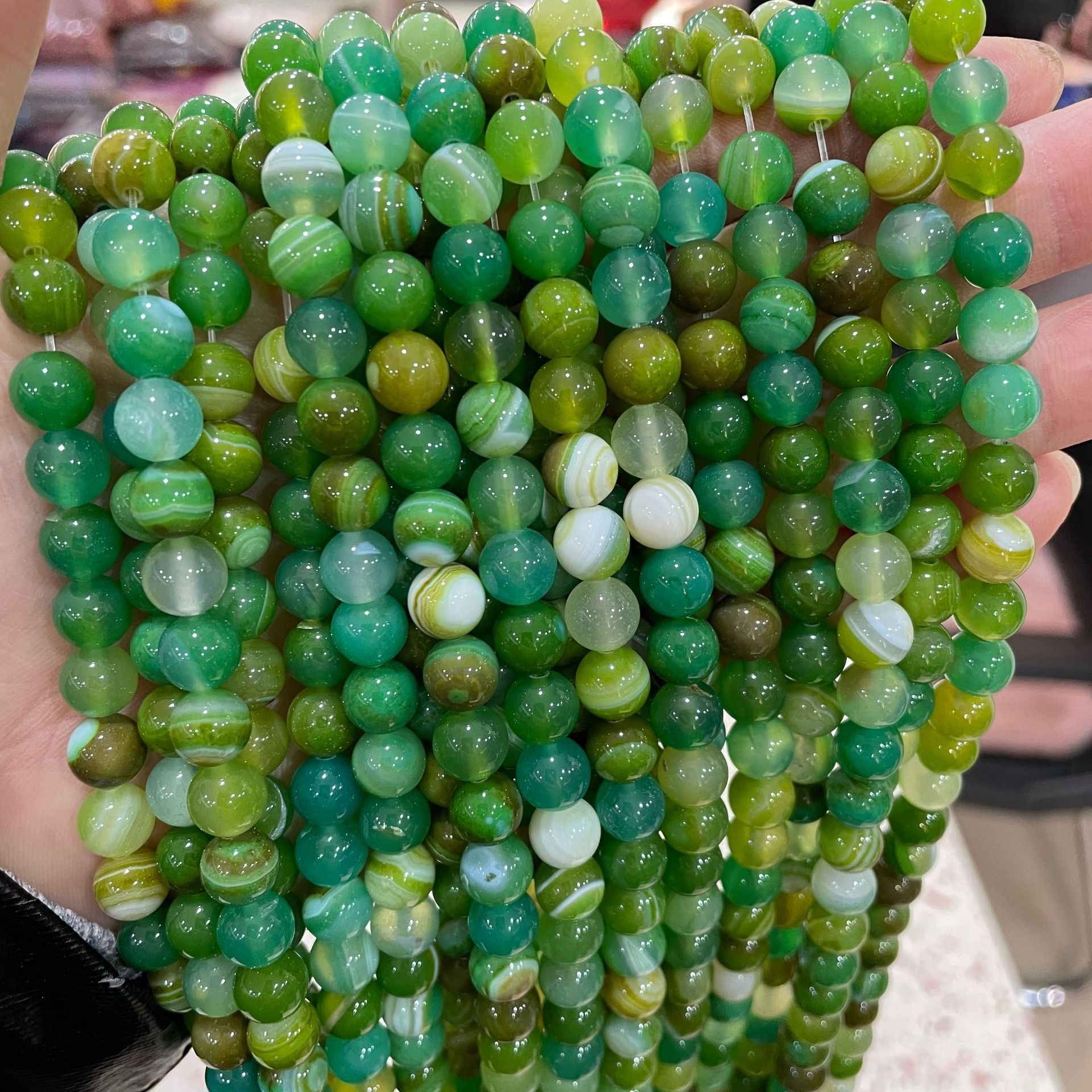 Apple green silk agate 8mm (about 46 pieces)