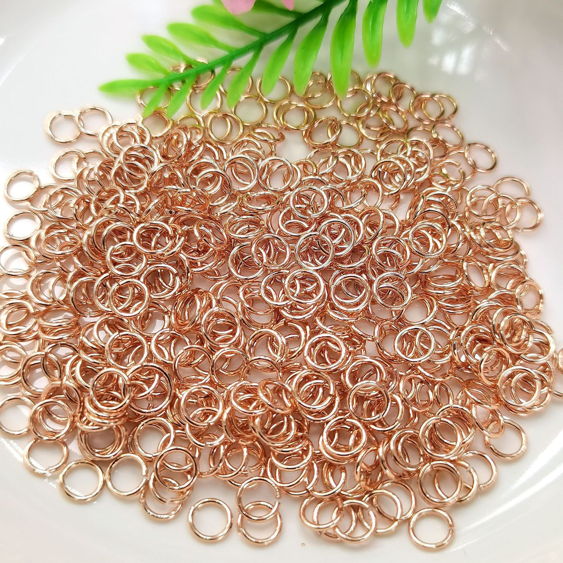 Rose gold 0.6*4mm (about 38 pieces per gram)