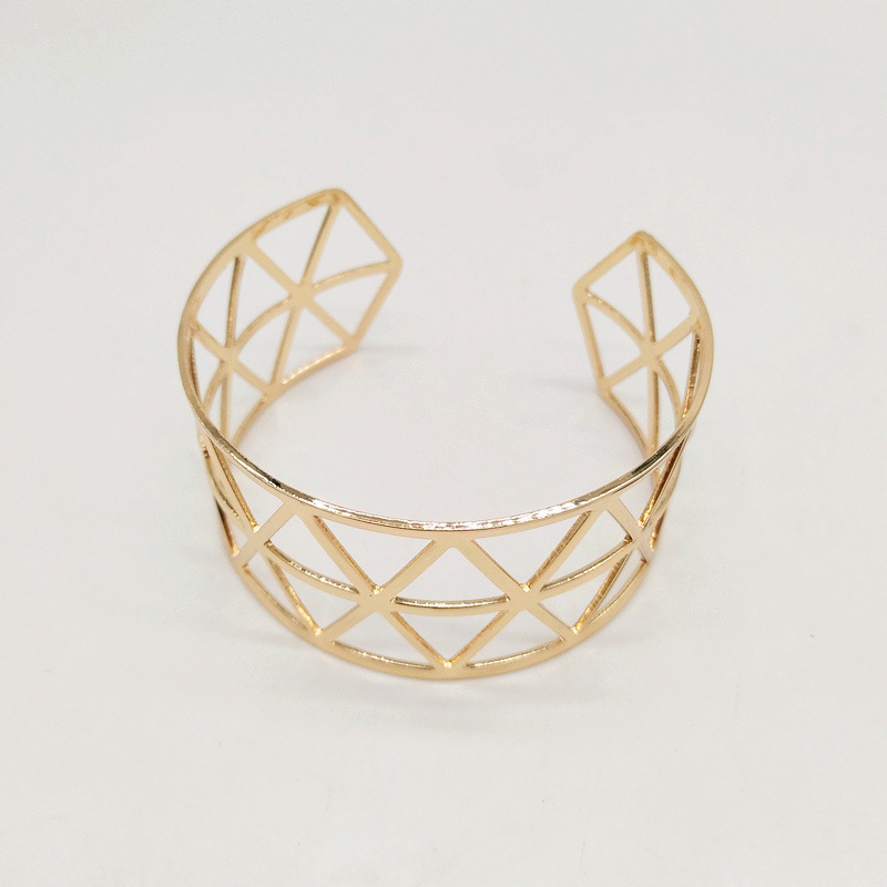 Triangular geometric pattern gold