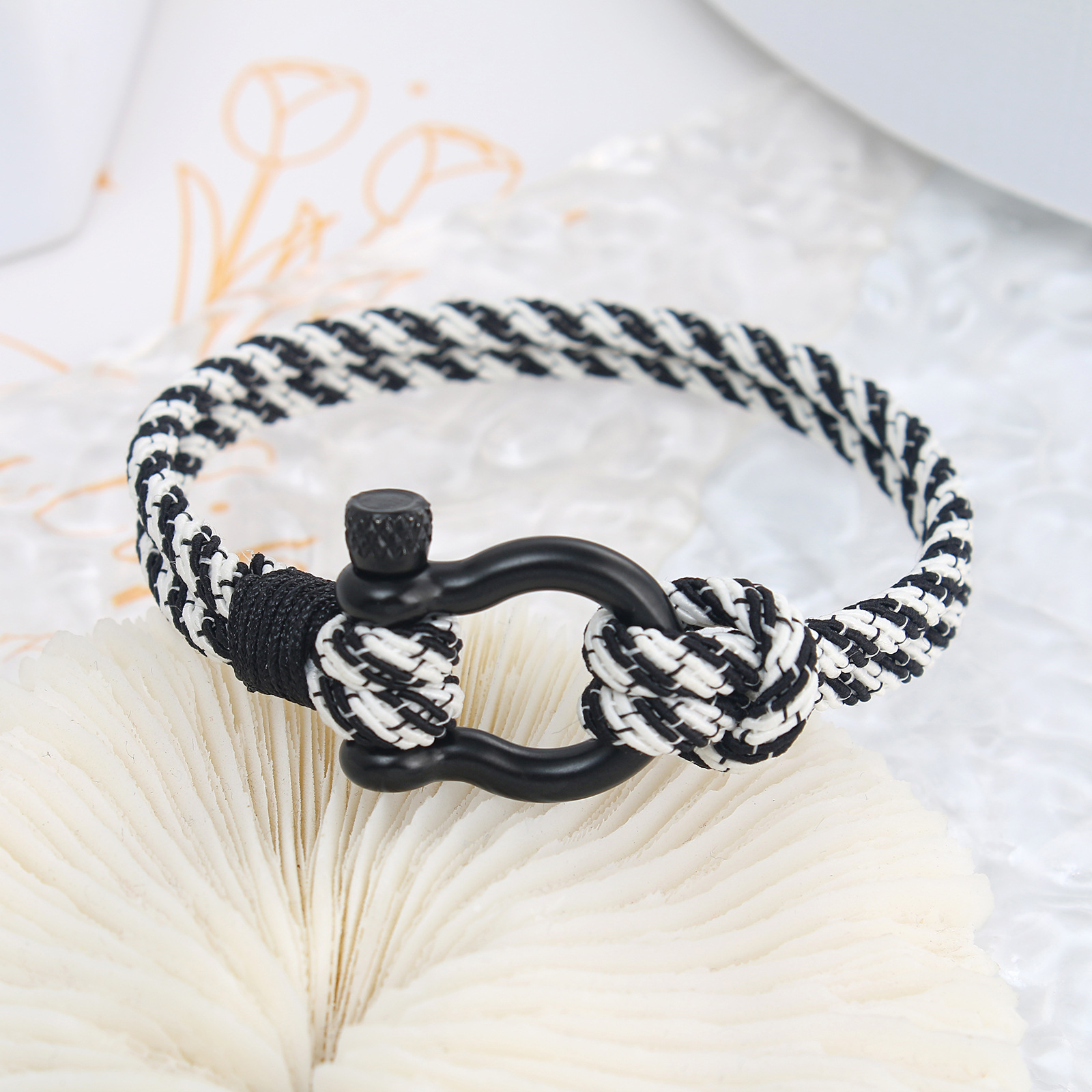 Black and white 19CM in circumference Love Mom
