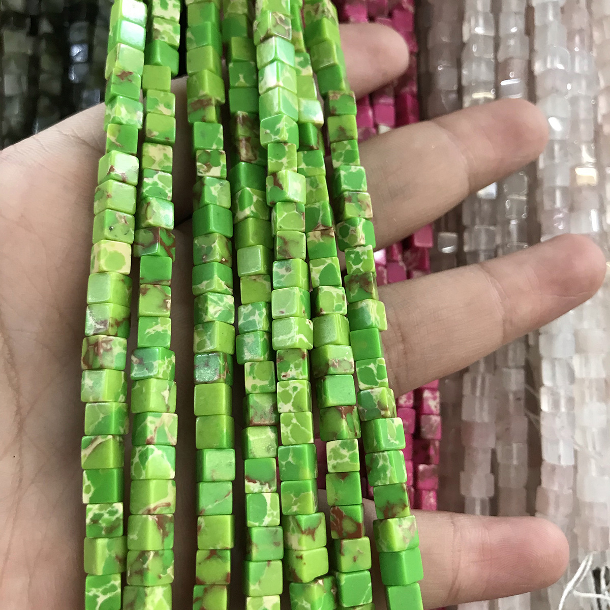 Grass green Shoushan stone (synthetic) 4x4mm