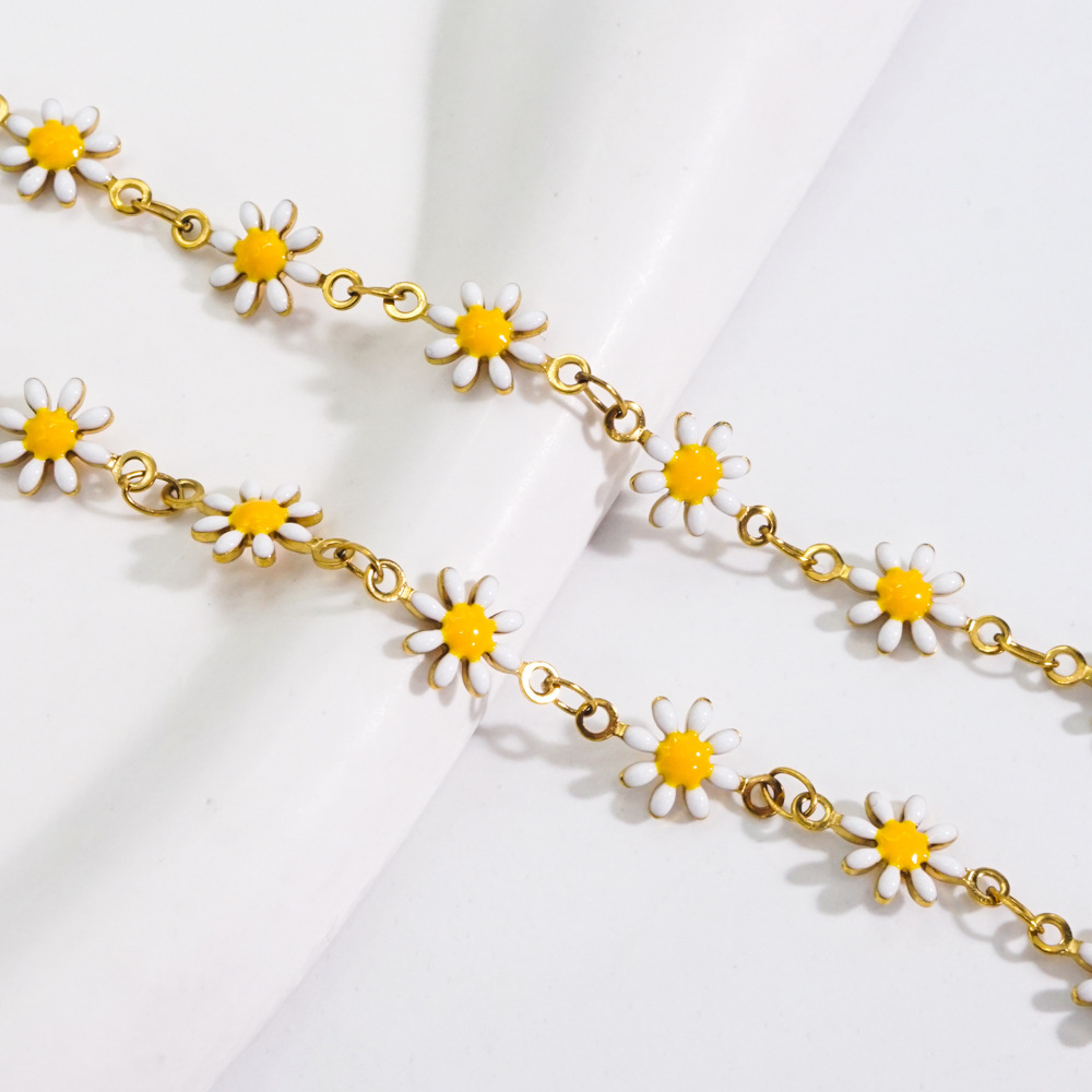 Gold chain-white flower