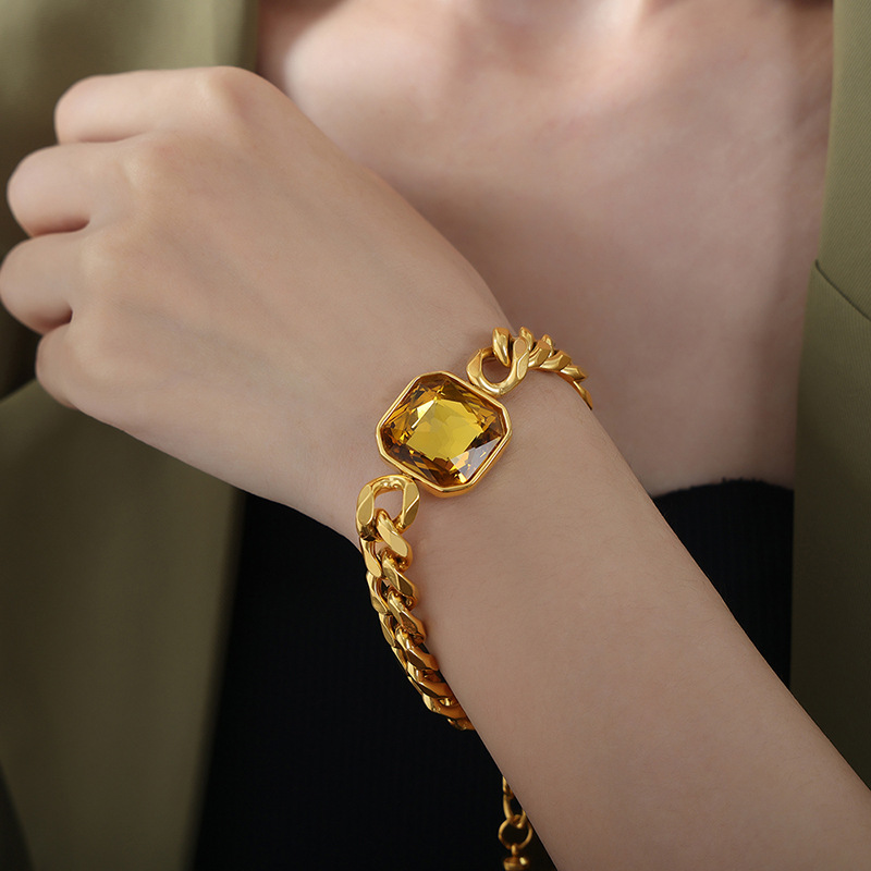 Gold topaz bracelet :18-3cm