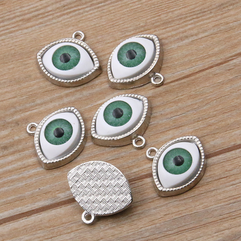 Platinum color-Green eyes