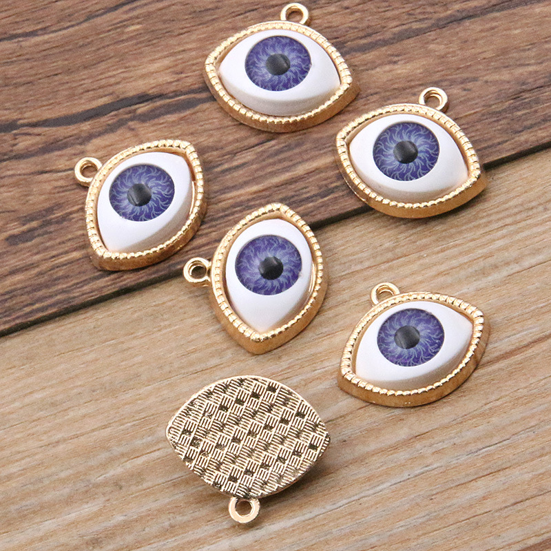 KC Gold -Purple eyes