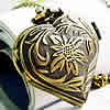 Uhr-Halskette, Zinklegierung, mit Glas, Herz, antike Bronzefarbe plattiert, Twist oval & mit Blumenmuster, 40x53mm, Länge:ca. 31 ZollInch, verkauft von Strang