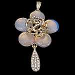 Pendentifs opale de mer, Opaline, avec laiton, fleur, Placage de couleur d'or, avec strass Environ Vendu par PC