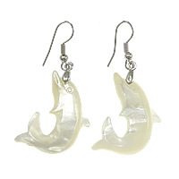 Boucles d'oreilles en coquille blanche, avec laiton, dauphin, Placage de couleur platine Vendu par paire