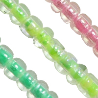 Perles de verre colorées à l'intérieur