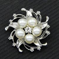 Kunststoff-Perlen-Brosche, Zinklegierung, mit Kunststoff Perlen, Blume, silberfarben plattiert, mit Strass, 32x32mm, verkauft von PC