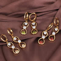 laiton Boucles d'oreilles pendantes Hoop Huggie, Numéro 8, Plaqué d'or, avec zircone cubique, plus de couleurs à choisir Vendu par paire