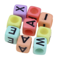 Acryl Alphabet Perlen, mit Brief Muster & gemischt & Volltonfarbe, 6x6mm, Bohrung:ca. 3mm, ca. 3000PCs/Tasche, verkauft von Tasche