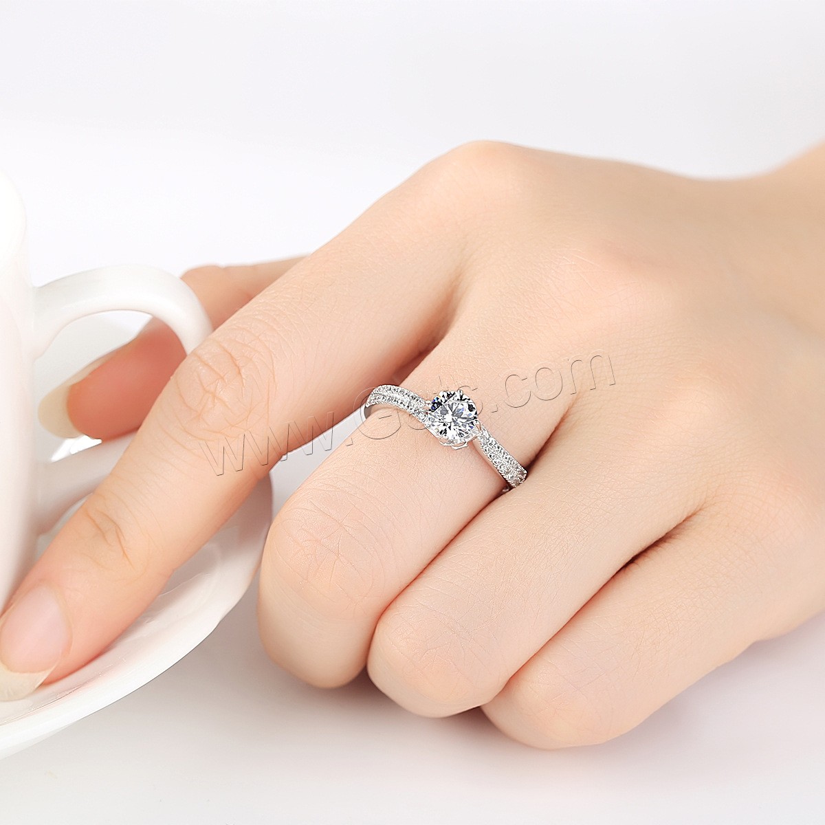 Zircon pavent l'anneau en laiton de doigt, Placage de couleur argentée, normes différentes pour le choix & pavé de micro zircon & pour femme, sans plomb et cadmium, 6mm, Vendu par PC