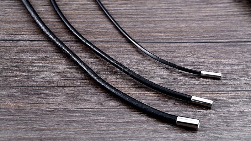 Kuhhaut Halskette Schnur, Edelstahl Bajonettverschluss, unterschiedliche Länge der Wahl & verschiedene Größen vorhanden, schwarz, verkauft von Strang