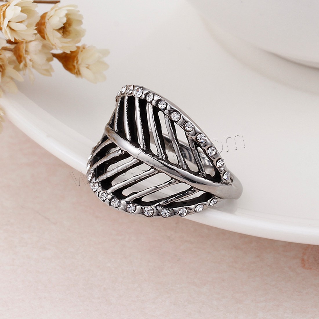 Titanium Steel Finger Ring, Leaf, Unisex & different size for choice & with rhinestone & blacken, 18mm, 2mm, Sold By PC