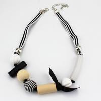 Acrylique collier, avec ruban de satin & bois, pour femme, plus de couleurs à choisir, 420mm Environ 16.5 pouce, Vendu par brin