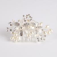 Braut Dekoratives Haarkämmchen, Zinklegierung, mit ABS-Kunststoff-Perlen, Blume, silberfarben plattiert, für Braut & mit Strass, frei von Blei & Kadmium, 60x100mm, verkauft von PC