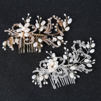 Braut Dekoratives Haarkämmchen, Zinklegierung, mit ABS-Kunststoff-Perlen, Blume, silberfarben plattiert, für Braut & mit Strass, keine, frei von Blei & Kadmium, 75x105mm, verkauft von PC