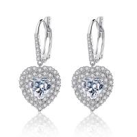 laiton Boucles d'oreilles pendantes Hoop Huggie, coeur, Plaqué de platine, pavé de micro zircon Vendu par paire