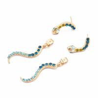 alliage de zinc Dessin animé Split boucle d'oreille, serpent, Placage de couleur d'or, pour femme & avec strass Vendu par paire