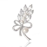 Brass Brooch, with ABS Plastic Pearl & Cubic Zirconia, Flower, platinum plated, Unisex 